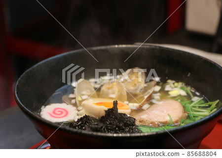 Warm clam ramen 85688804
