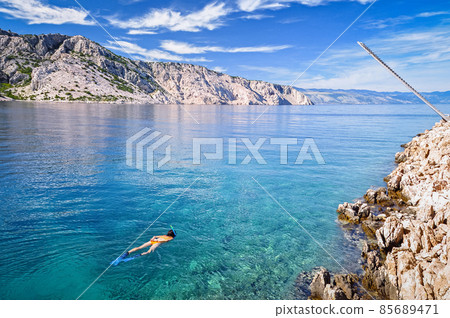 Womansnorkeling in the sea Womansnorkeling in the sea 85689471