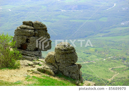 Horizontal background with a magnificent landscape of the Crimean Peninsula. Top view of the mountains covered with lush greenery and the thick clouds below the peaks. Clear blue sky. Copy space. Horizontal background with a magnificent landscape of the Crimean Peninsula. Top view of the mountains covered with lush greenery and the thick clouds below the peaks. Clear blue sky. Copy space. 85689970