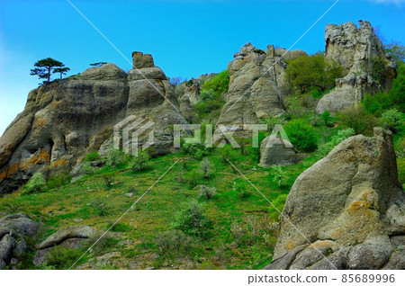 Horizontal background with a magnificent landscape of the Crimean Peninsula. Top view of the mountains covered with lush greenery and the thick clouds below the peaks. Clear blue sky. Copy space. Horizontal background with a magnificent landscape of the Crimean Peninsula. Top view of the mountains covered with lush greenery and the thick clouds below the peaks. Clear blue sky. Copy space. 85689996