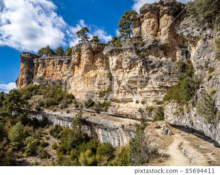 Panoramic view of the Serrania de Cuenca at Una in Spain. Hiking trails La Raya and El Escaleron in Una 85694411