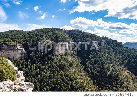 Panoramic view of the Serrania de Cuenca at Una in Spain. Hiking trails La Raya and El Escaleron in Una 85694413