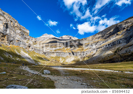 Autumn view of beautiful nature in Ordesa and Monte Perdido NP, Pyrenees, Aragon in Spain. 85694432
