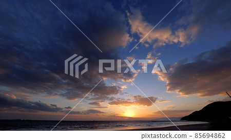 Winter evening sky / wide-angle Winter evening sky / wide-angle 85694862