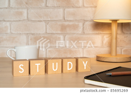 Building blocks, coffee cups, table lamps, notebooks, pens with "STUDY" written on them 85695269