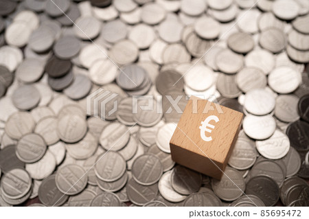 Building blocks and coins with the Euro mark 85695472
