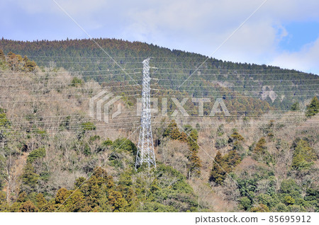 丹澤山脈中的高松山 穿越高松山遠足路線田代幹線的輸電線路 85695912