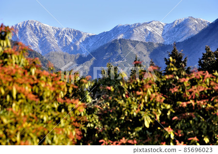 從丹澤山脈四丹後山頂看雪脊丹澤主脈 85696023