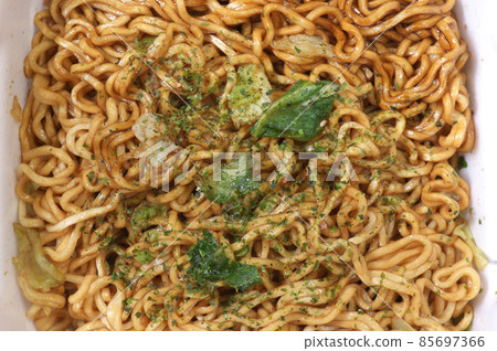Cup fried noodles 85697366