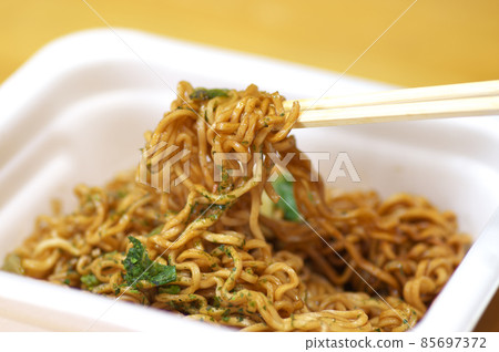 Cup fried noodles 85697372