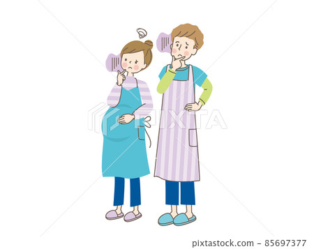 孕婦擔心肚子裡的嬰兒和丈夫依偎 85697377