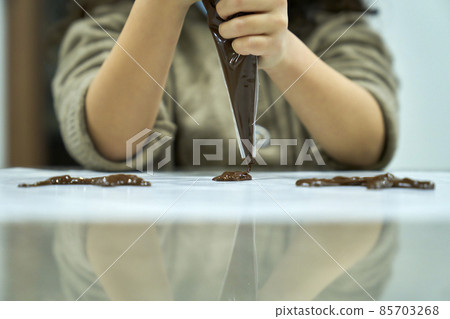 Hand, pastry bag, chocolate, chocolate, workshop, workshop, Korea 85703268
