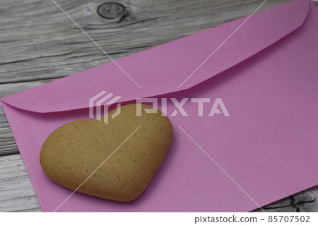 heart shaped cookie, purple envelopes on a wooden rustic background. Valentine's Day, greeting card, pastry, Copy space, top view, love concept, Engagement, horizontal. 85707502