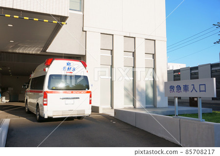 Ambulance arriving at the general hospital Ambulance arriving at the general hospital 85708217