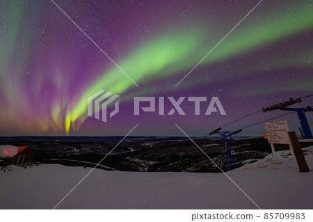 Beauitful aurora over the night sky at Ski Land Beauitful aurora over the night sky at Ski Land 85709983