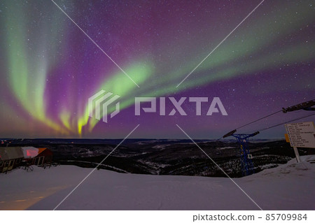 Beauitful aurora over the night sky at Ski Land Beauitful aurora over the night sky at Ski Land 85709984