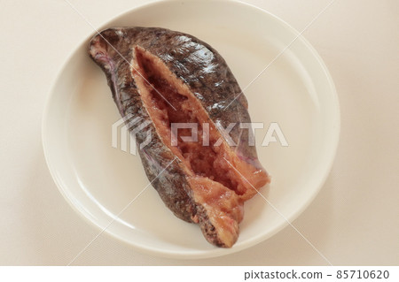 Raw cod roe with a cut and slightly open (when it's cold) Raw cod roe with a cut and slightly open (when it's cold) 85710620