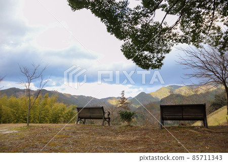 長凳看秋山 85711343