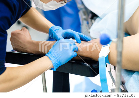 Intravenous administration of medications during surgery Intravenous administration of medications during surgery 85712105