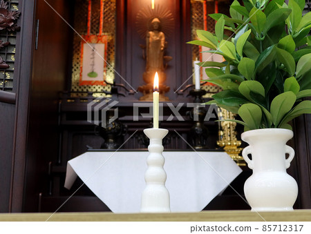 Amida Nyorai of Higashi Honganji Temple enshrined in the Karaki Buddhist altar and funeral Buddhist altars 2 85712317