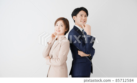 思考的商人和女商人 85712584