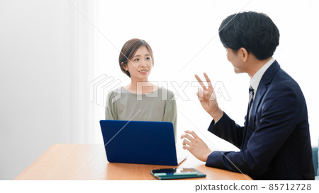 A businessman who sells insurance A businessman who sells insurance 85712728