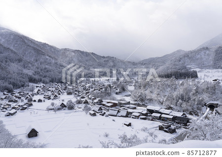 從城山天守閣（展望台）看到的雪白川鄉 85712877