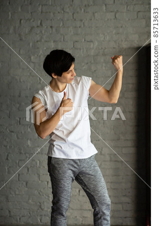 I'm training my body, a man in his twenties I'm training my body, a man in his twenties 85713633