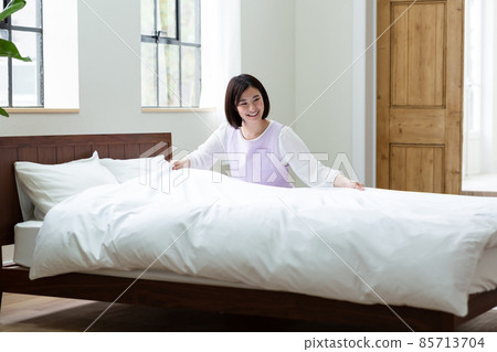 Cute lady cleaning 85713704