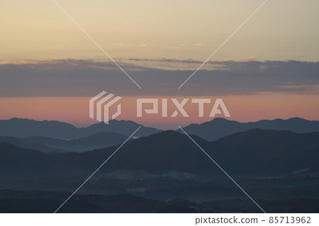 《Okayama Prefecture》 Autumn morning, scenery seen from Kimendai [November] 85713962