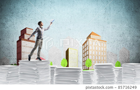 Study hard to become successful businessman. 85716249