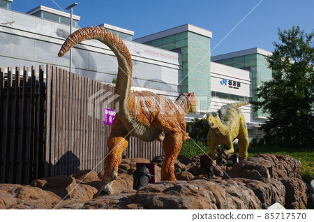 福井站和恐龍紀念碑 85717570
