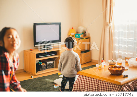 younger, television, television set 85717742
