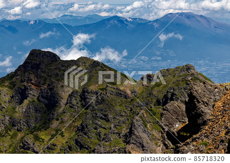 從八嶽山脈和赤山看到的橫岳和淺間山 85718320