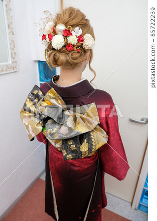 Seijin-shiki kimono back view obi knot red and black kimono Seijin-shiki kimono back view obi knot red and black kimono 85722239