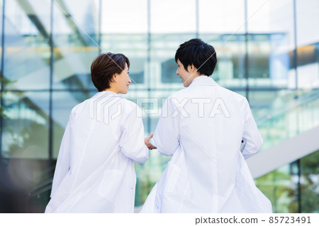 白大褂男女，背影，拍攝合作：LINK FOREST 85723491