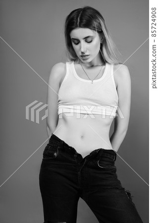 slim female body 85724908
