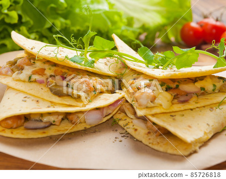 traditional Mexican dish quesadilla with chicken and salsa sauce traditional Mexican dish quesadilla with chicken and salsa sauce 85726818