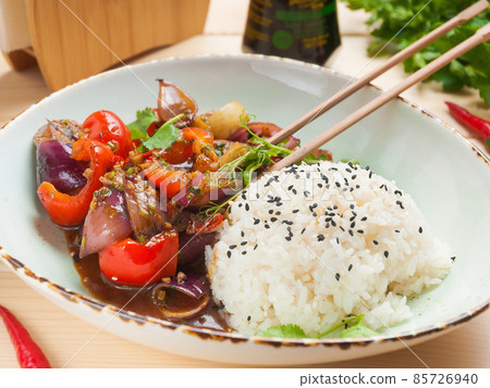 veal with vegetables in oyster sauce with white rice 85726940