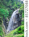 Unexplored area of Komagane plateau, fresh green and Ise waterfall up 85727088