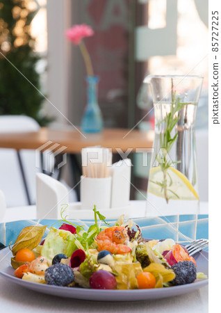 salad with prawns and Maca cheese, physalis, grapes, lettuce 85727225