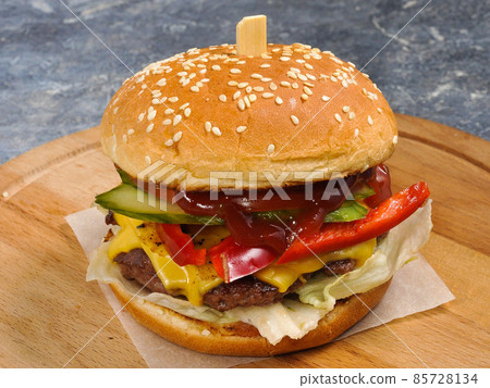 Burger with beef, cheese, bell pepper and cucumber Burger with beef, cheese, bell pepper and cucumber 85728134