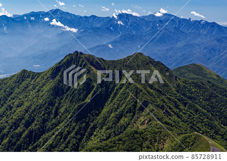 Mt. Gongen and the mountains of the Southern Alps seen from the Yatsugatake mountain range and Mt. Aka 85728911