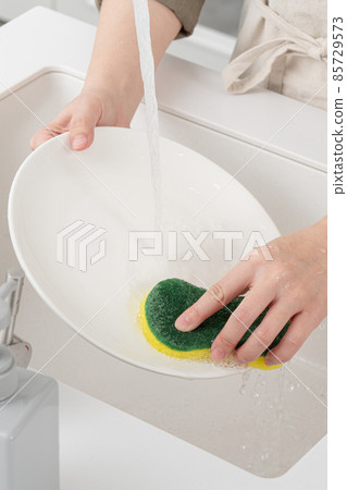 washing dishes, doing housework, female, housewife, dishwashing detergent, Do the dishes washing, utensils 85729573