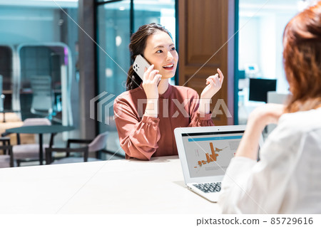 Business scene of two women Shooting cooperation: WEEK Shibadaimon (Sun Frontier Fudousan) Business scene of two women Shooting cooperation: WEEK Shibadaimon (Sun Frontier Fudousan) 85729616