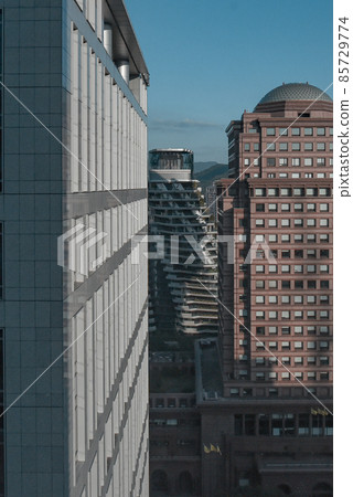 台北信義區街頭 85729774