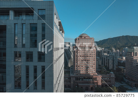 台北信義區街頭 85729775