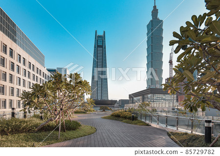 台北信義區街頭 85729782