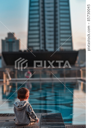 台北信義區街頭 85730045