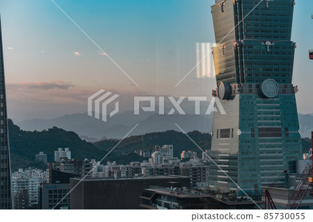 台北信義區街頭 85730055